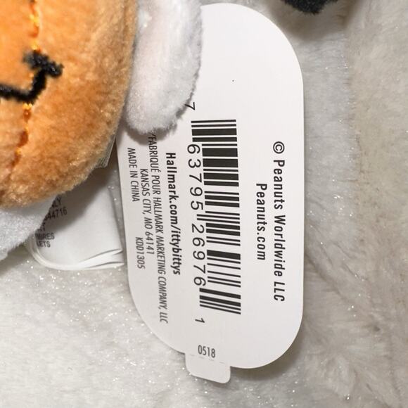 Trick-Or-Treat Snoopy 2018 Hallmark Itty Bittys Peanuts Plush - NWT - Picture 3 of 5